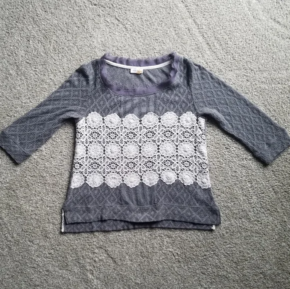 Anthropologie Meadow Rue open knit sweater top in grey with white floral lace - Picture 3 of 12